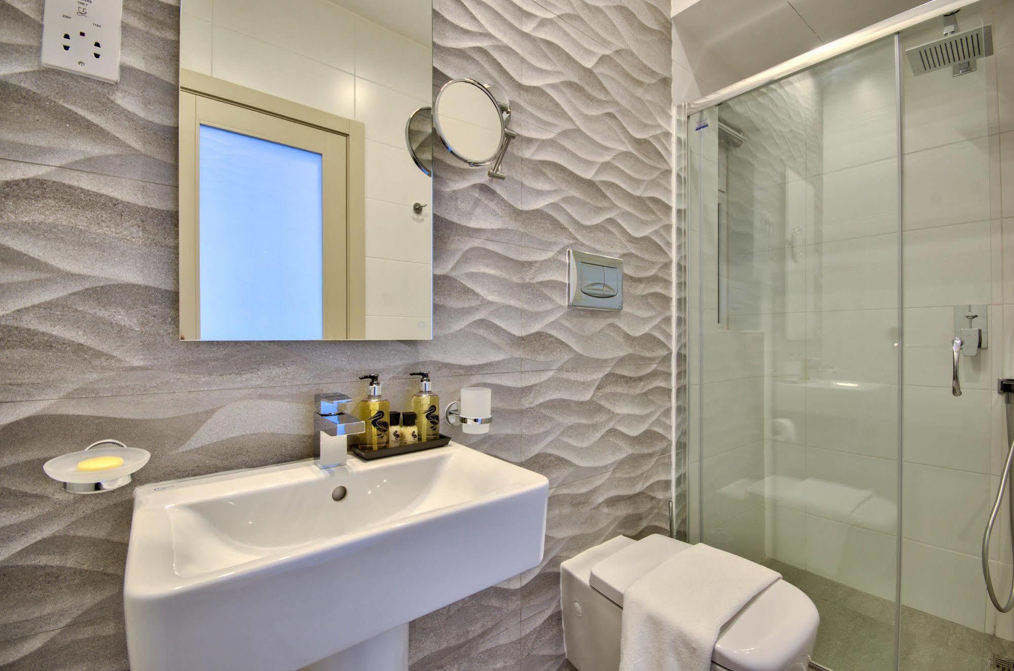 Jules Suites Saint Julian's Eksteriør billede