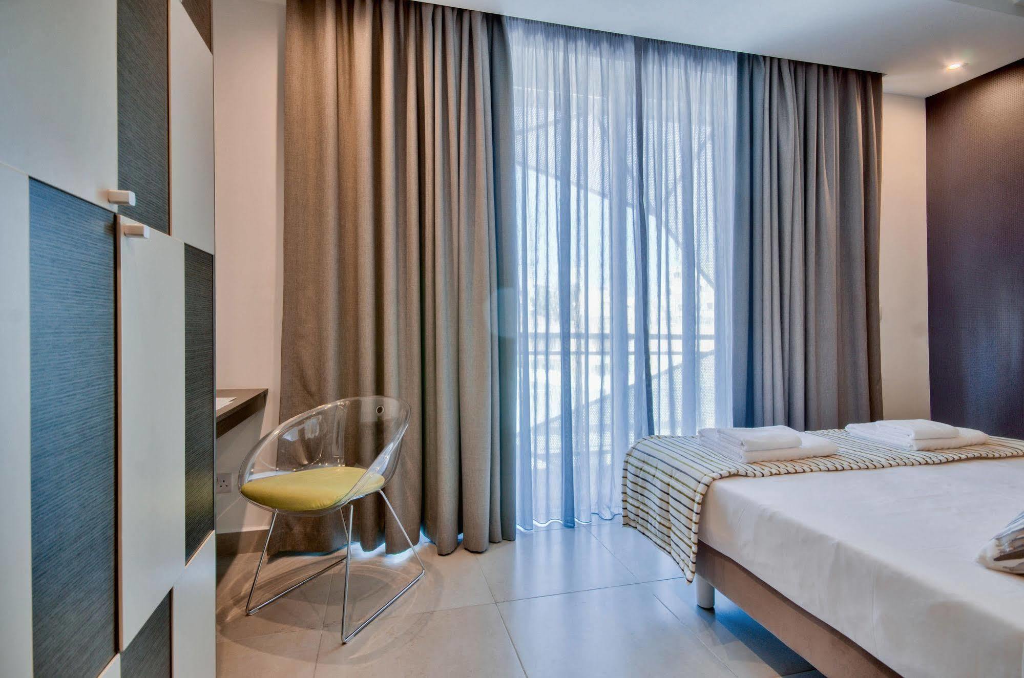 Jules Suites Saint Julian's Eksteriør billede