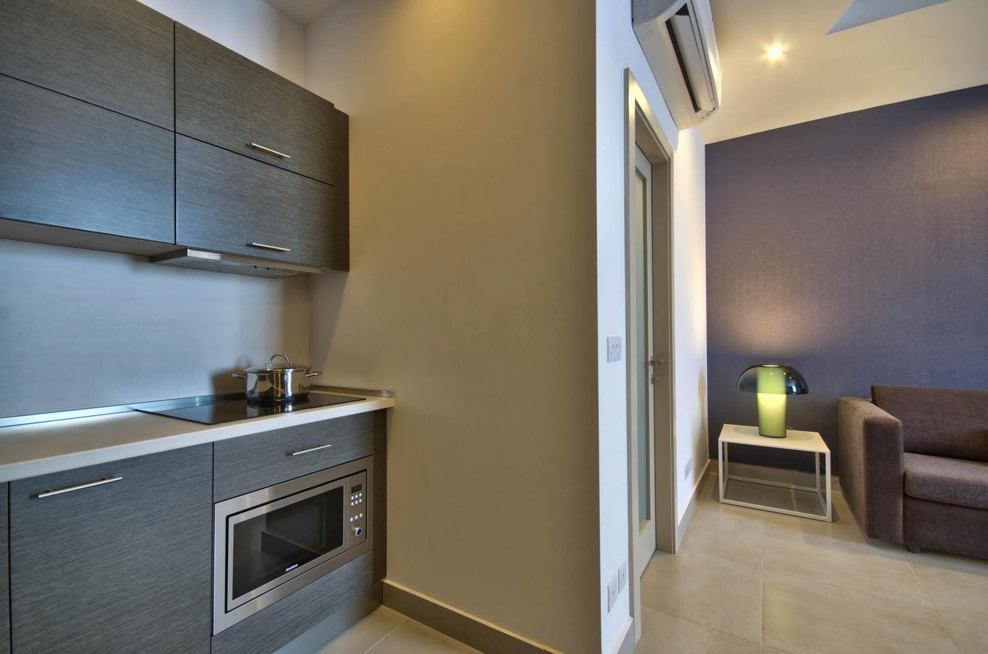 Jules Suites Saint Julian's Eksteriør billede