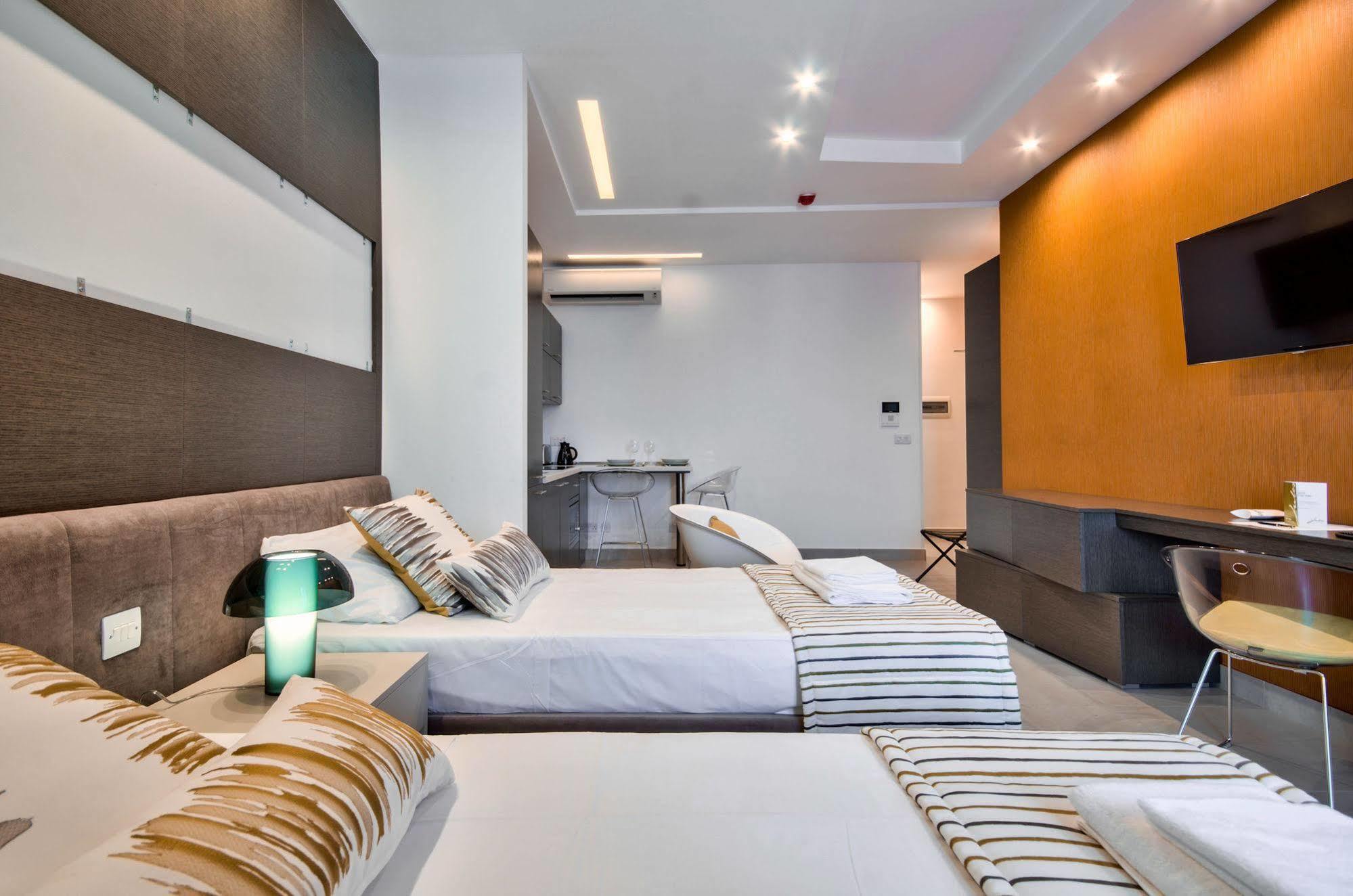 Jules Suites Saint Julian's Eksteriør billede